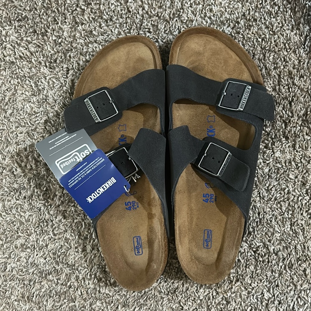 Men’s Arizona Birkenstocks.